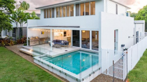 Ocean House - 4 BR with Media Room & Private Pool - 100m to Beach